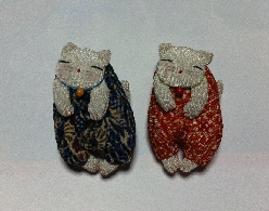 (服を着た)猫ブローチ2.jpg